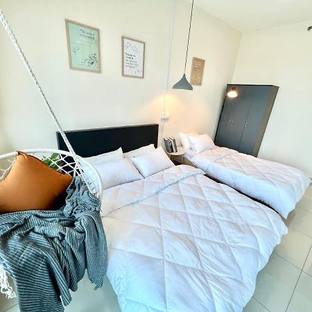 A 1-4 Pax Cozy Studio Tv Box Pool 100Mps Wifi 3 Bed Trefoil Setia Alam Exterior foto