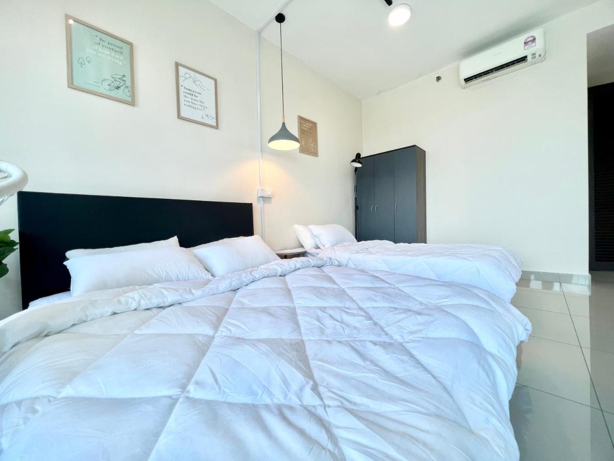 A 1-4 Pax Cozy Studio Tv Box Pool 100Mps Wifi 3 Bed Trefoil Setia Alam Exterior foto