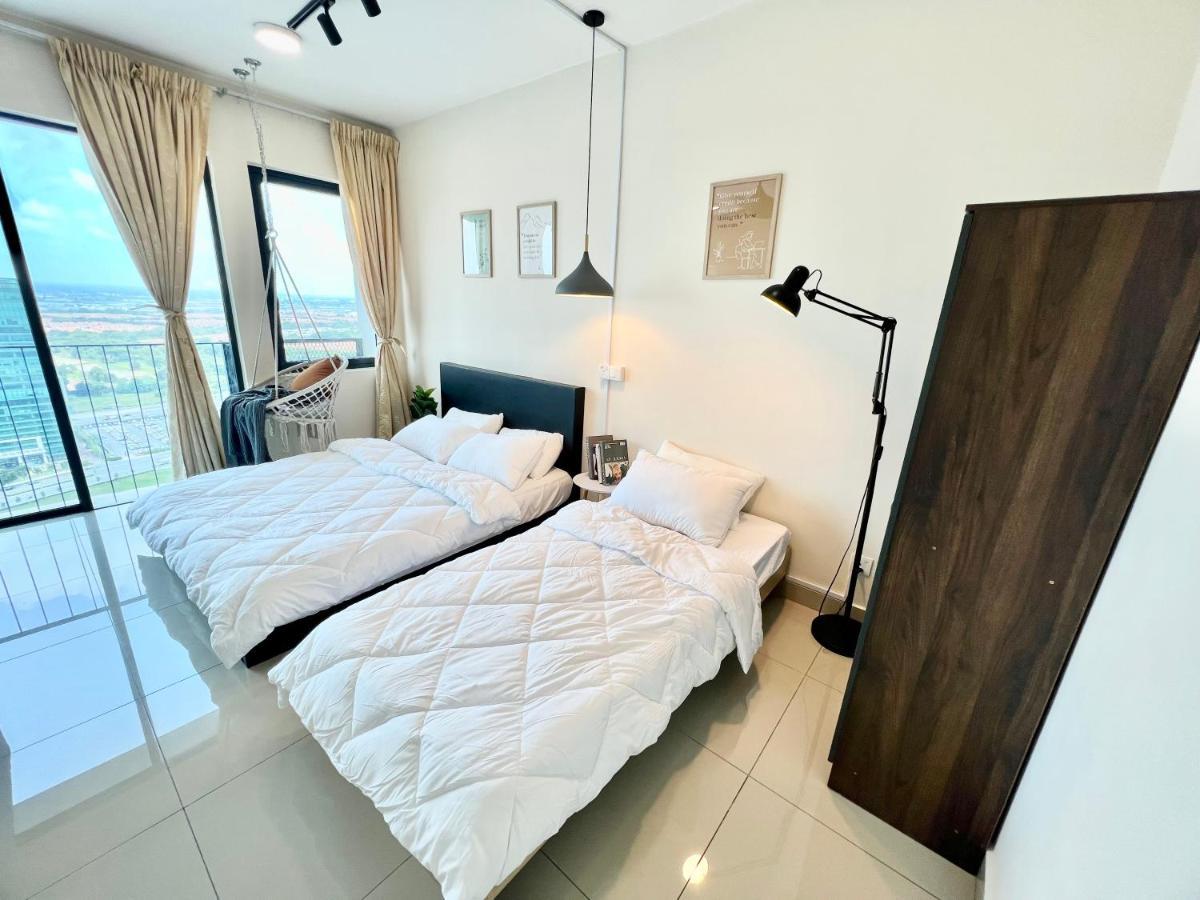 A 1-4 Pax Cozy Studio Tv Box Pool 100Mps Wifi 3 Bed Trefoil Setia Alam Exterior foto
